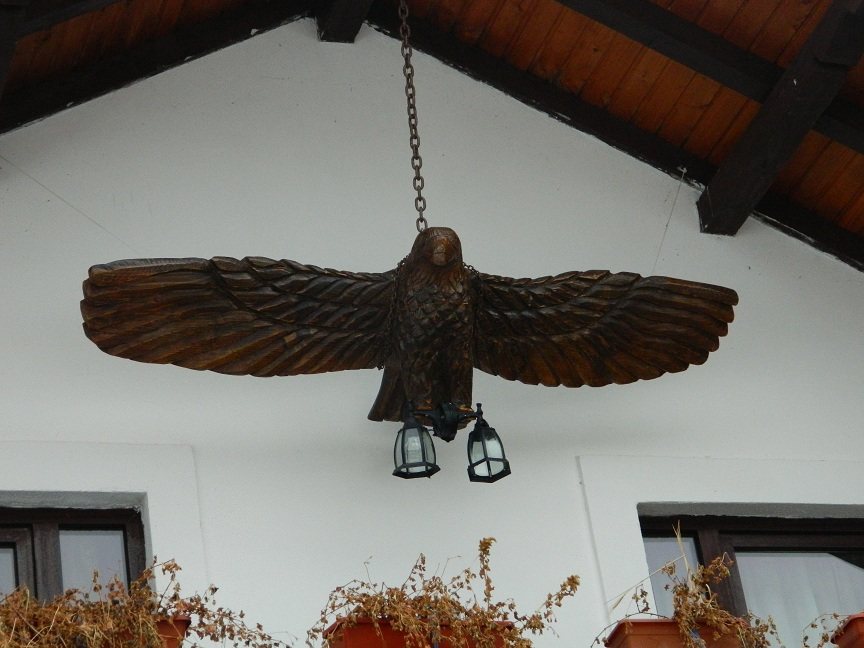 Candelabru sculptat în formă de vultur